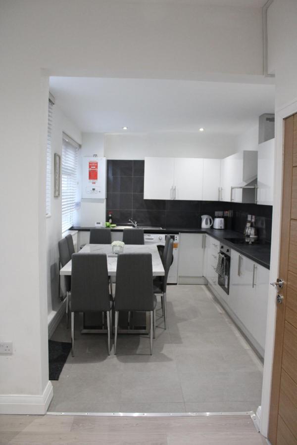 Beautiful, Spacious, Old Trafford Home Манчестер Екстер'єр фото