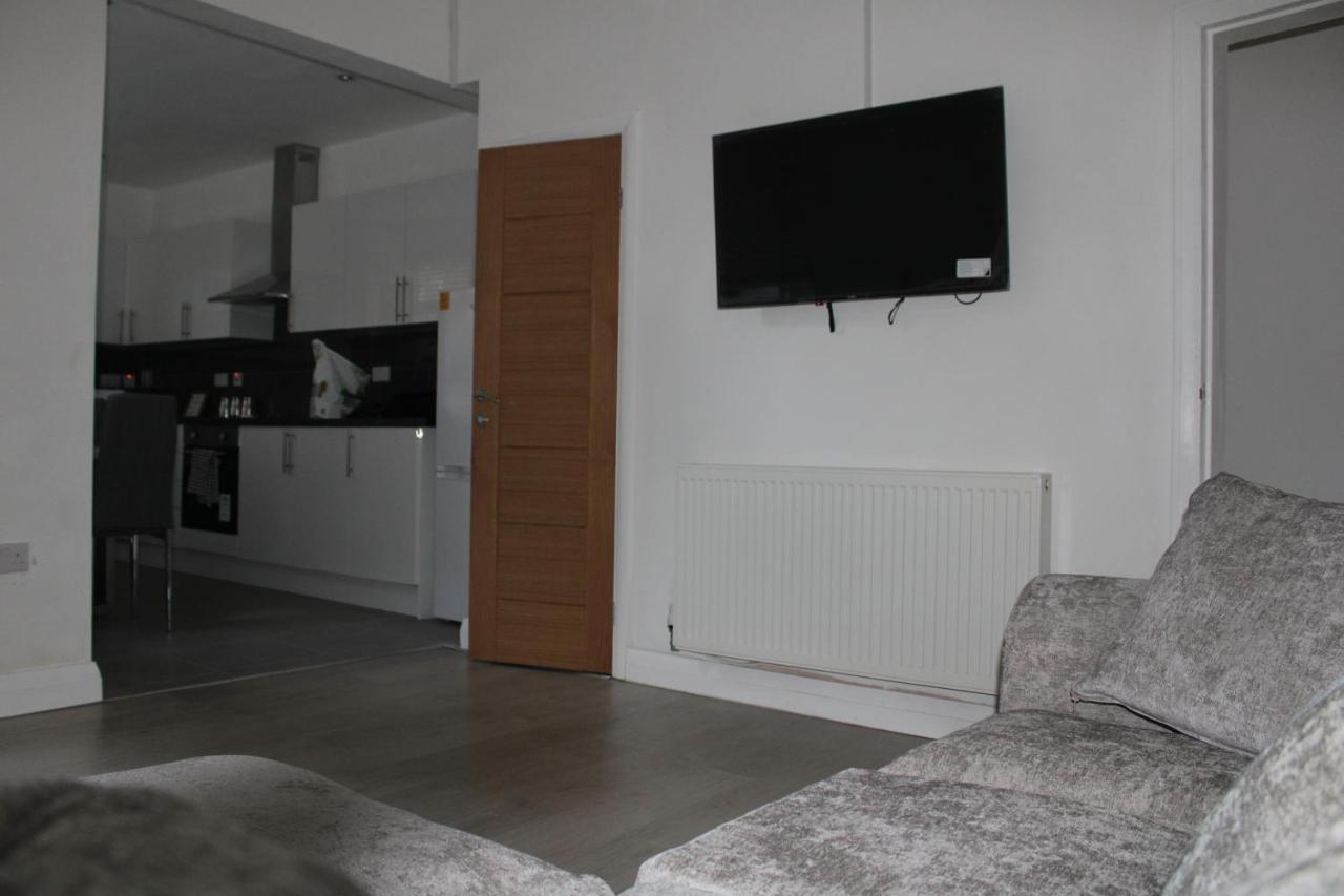 Beautiful, Spacious, Old Trafford Home Манчестер Екстер'єр фото