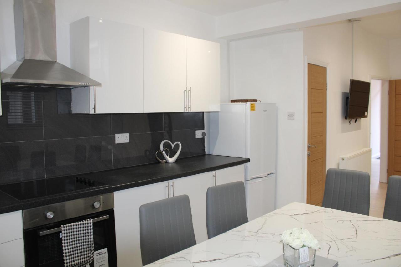 Beautiful, Spacious, Old Trafford Home Манчестер Екстер'єр фото